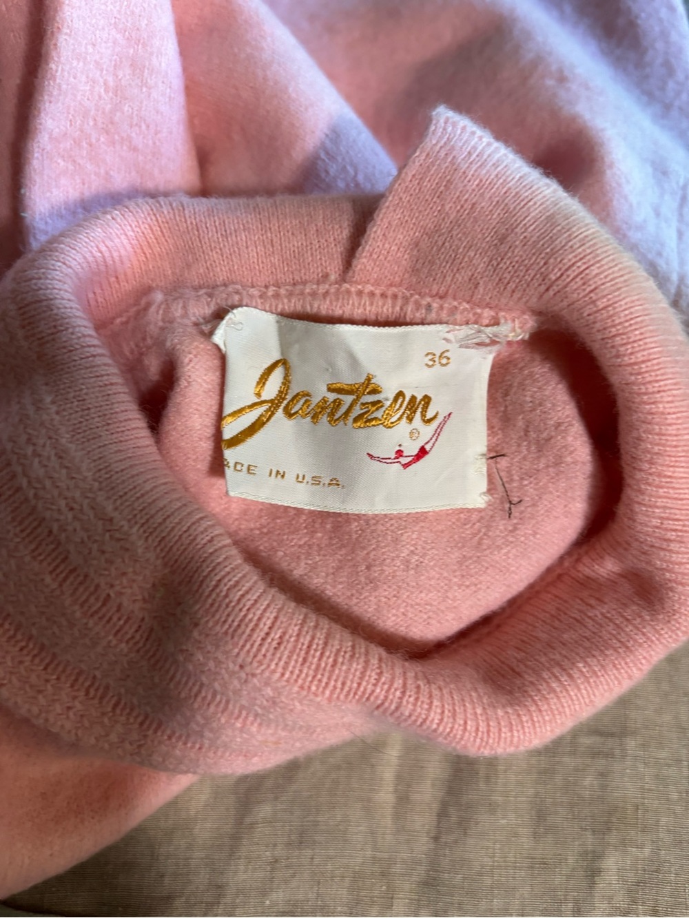 Vintage 1960’s Pink Women’s Short-Sleeve Knit Sweater - Picture 5 of 5